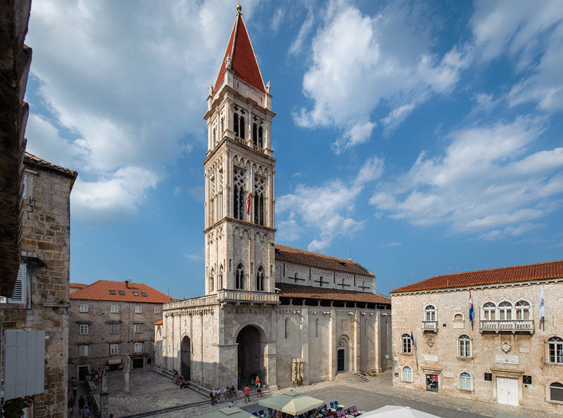 Pogled-na-katedralu-Sv-Lovre-autor-Tom-Dubravec-Izvor-TZG-Trogir